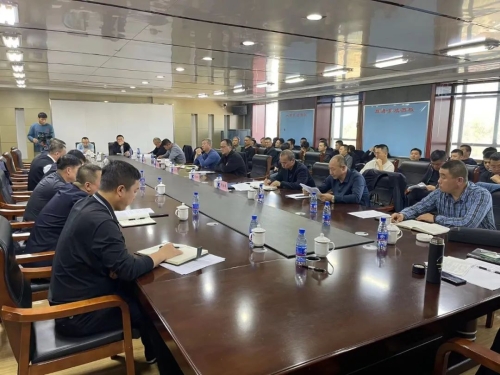 10月13日，，，，，，，，公司采掘生产服务组到东荣一矿指导服务