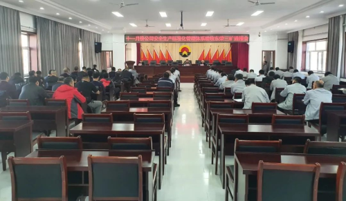 11月20日，，，，，，，公司安全生产标准化管理体系验收组到东荣三矿